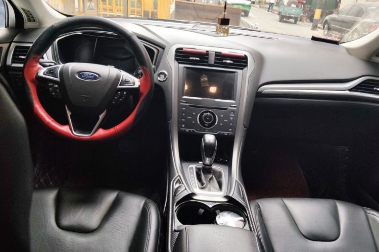 Used Ford Mondeo 2013 2.0L GTDi240 Luxury Sport Model Center Console