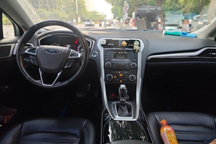 Used Ford Mondeo 2013 2.0L GTDi 200 Fashion Edition Center Console