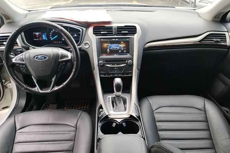 Used Ford Mondeo 2013 2.0L GTDi 200 Luxury Model Center Console