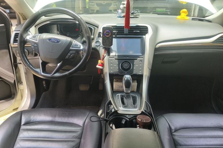 Used Ford Mondeo 2013 2.0L GTDi 200 Fashion Edition Center Console
