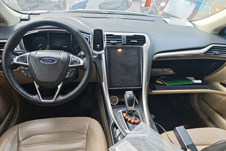 Used Ford Mondeo 2013 2.0L GTDi 200 Fashion Edition Center Console