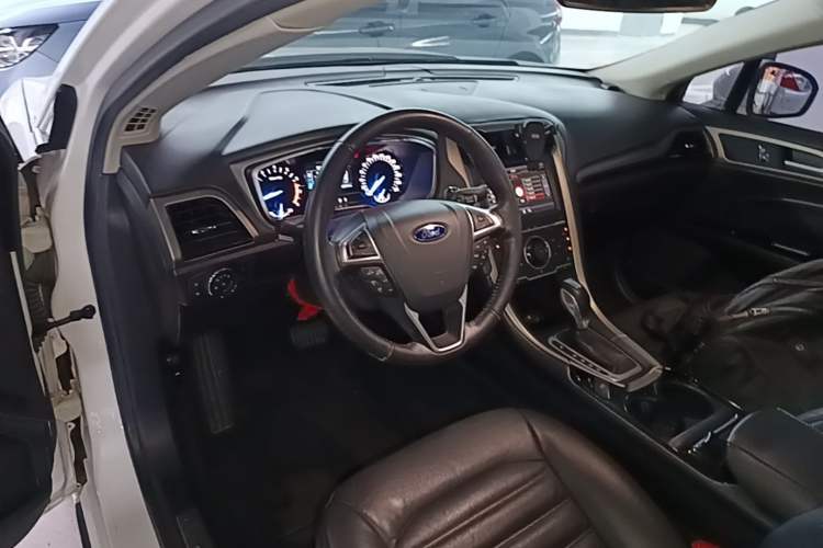 Used Ford Mondeo 2013 2.0L GTDi 200 Fashion Edition Center Console