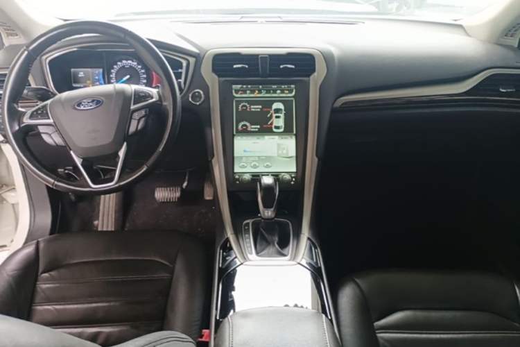 Used Ford Mondeo 2013 2.0L GTDi 200 Luxury Model Center Console
