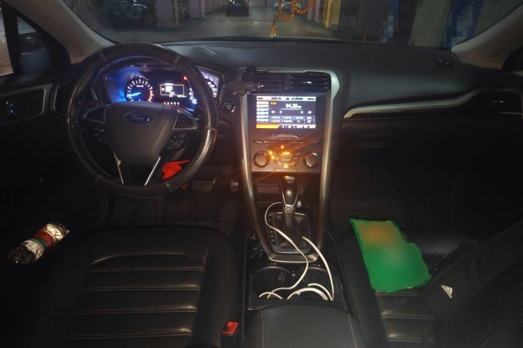 Used Ford Mondeo 2013 2.0L GTDi 200 Fashion Edition Center Console