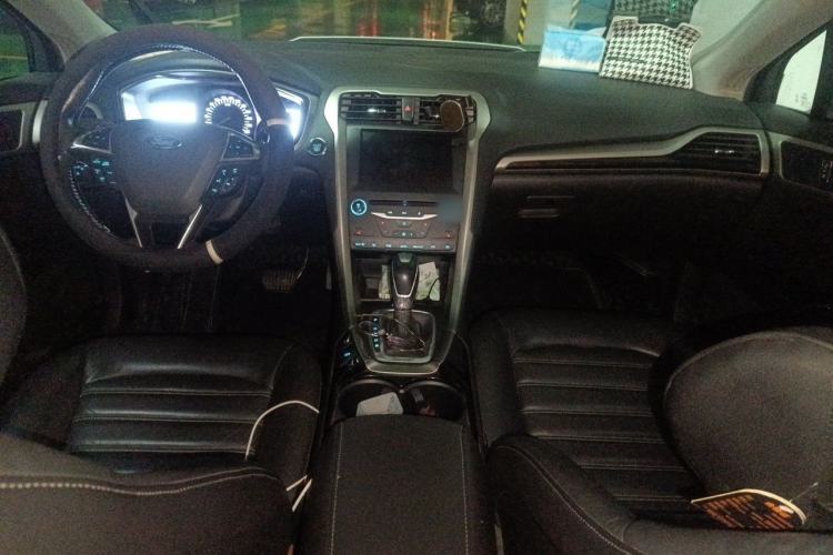Used Ford Mondeo 2013 2.0L GTDi 200 Luxury Model Center Console