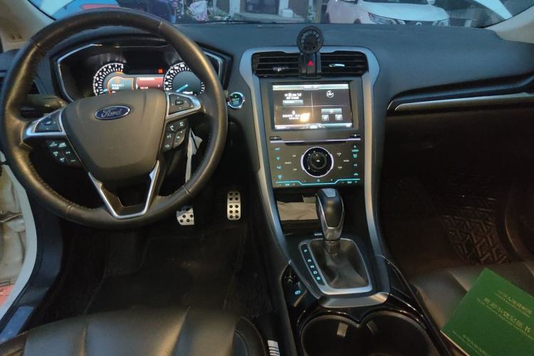 Used Ford Mondeo 2013 2.0L GTDi240 Luxury Sport Model Center Console