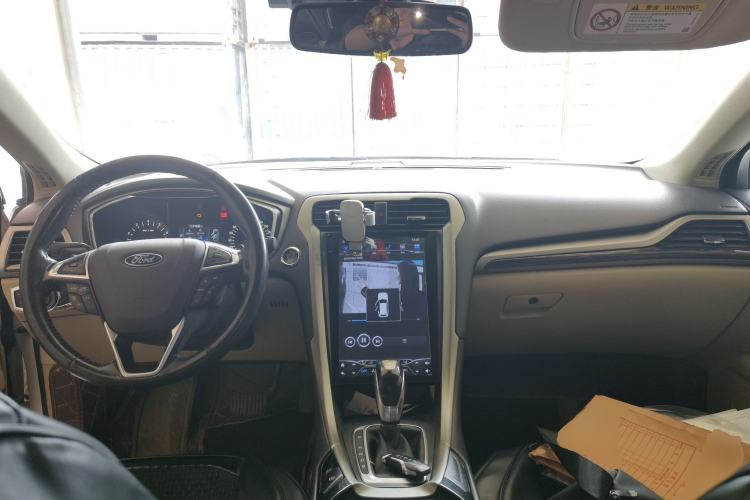 Used Ford Mondeo 2013 2.0L GTDi 200 Fashion Edition Center Console
