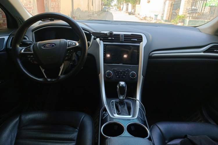Used Ford Mondeo 2013 1.5L GTDi180 Fashion Edition Center Console