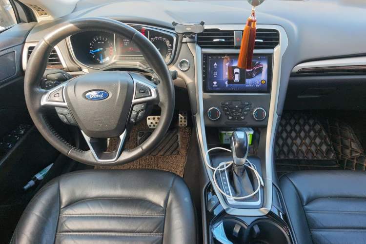 Used Ford Mondeo 2013 2.0L GTDi 200 Fashion Edition Center Console