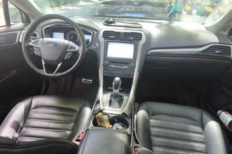Used Ford Mondeo 2013 2.0L GTDi 200 Luxury Model Center Console