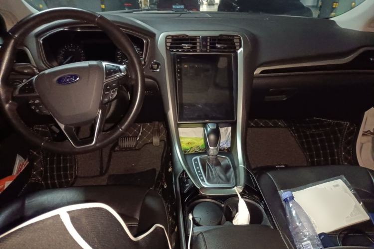 Used Ford Mondeo 2013 2.0L GTDi 200 Fashion Edition Center Console