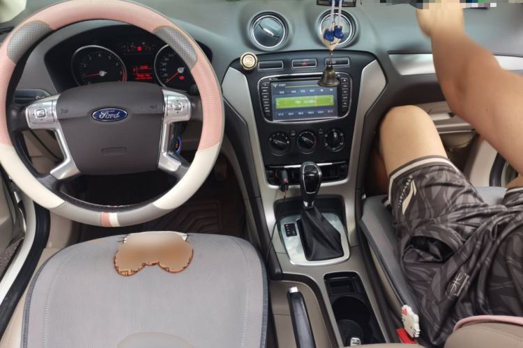 Used Ford Mondeo 2013 2.3L Fashion Edition Center Console