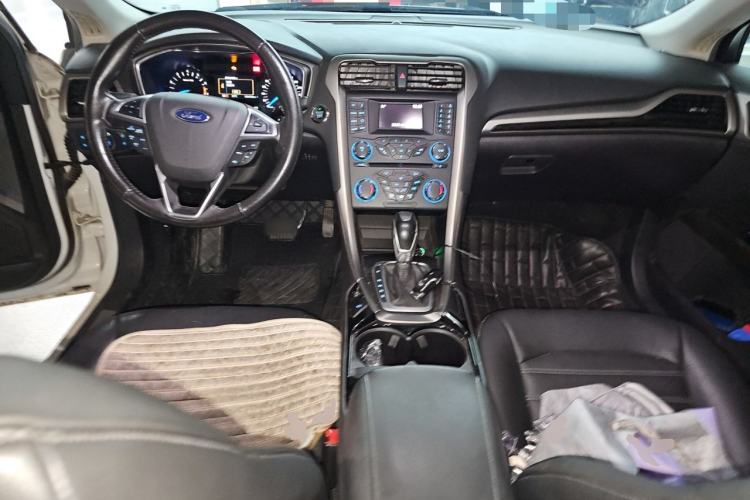 Used Ford Mondeo 2013 2.0L GTDi 200 Fashion Edition Center Console