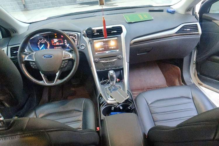 Used Ford Mondeo 2013 2.0L GTDi 200 Fashion Edition Center Console