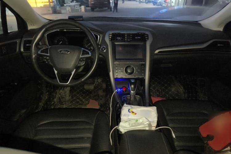 Used Ford Mondeo 2013 2.0L GTDi 200 Fashion Edition Center Console