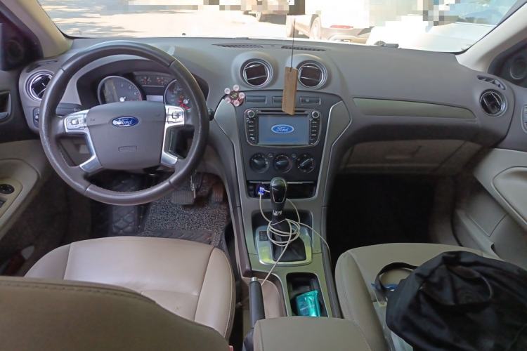 Used Ford Mondeo 2013 2.3L Fashion Edition Center Console
