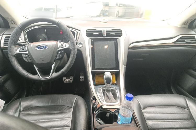 Used Ford Mondeo 2013 2.0L GTDi 200 Fashion Edition Center Console