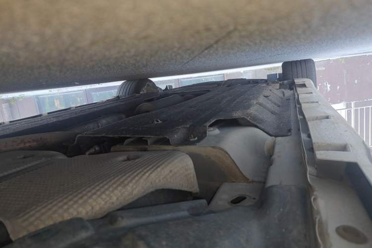 Used Ford Mondeo 2013 2.0L GTDi 200 Fashion Edition Chassis Rear Left