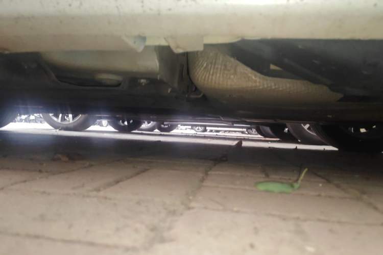 Used Ford Mondeo 2013 2.0L GTDi 200 Fashion Edition Chassis Rear Left
