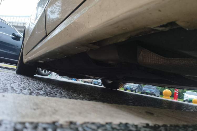 Used Ford Mondeo 2013 2.0L GTDi 200 Fashion Edition Chassis Rear Left