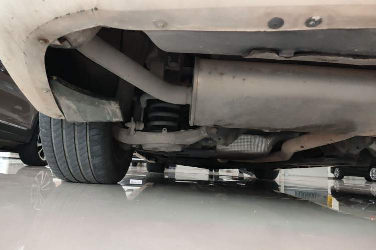 Used Ford Mondeo 2013 2.0L GTDi 200 Fashion Edition Chassis Rear Left