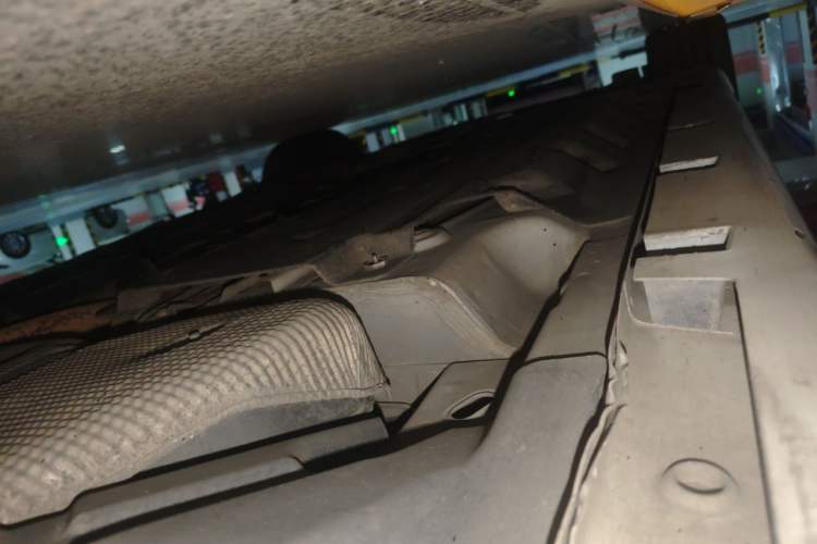 Used Ford Mondeo 2013 2.0L GTDi240 Ultimate Edition Chassis Rear Left