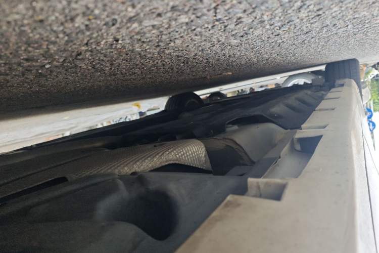 Used Ford Mondeo 2013 2.0L GTDi 200 Fashion Edition Chassis Rear Left