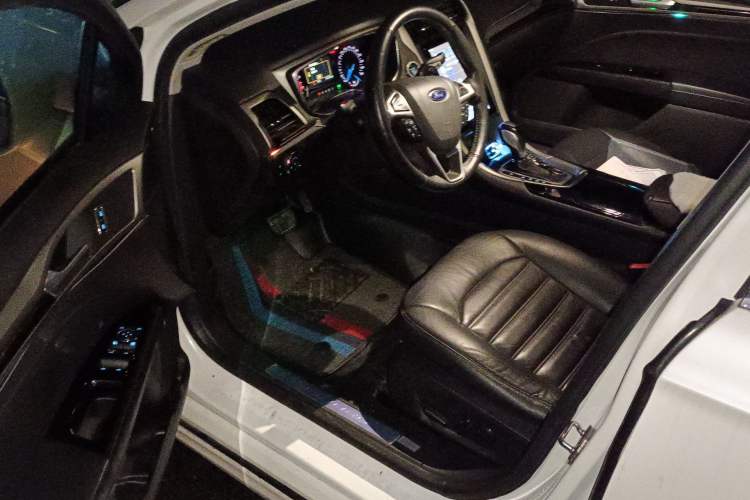 Used Ford Mondeo 2013 2.0L GTDi 200 Fashion Edition Driver Seat