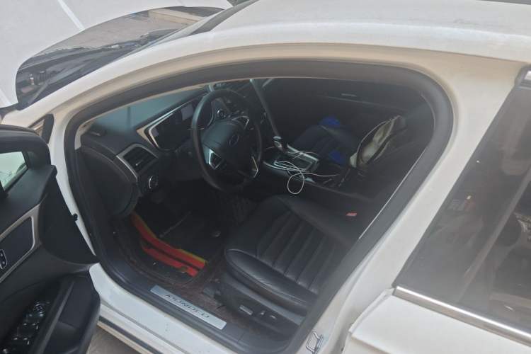 Used Ford Mondeo 2013 2.0L GTDi 200 Fashion Edition Driver Seat