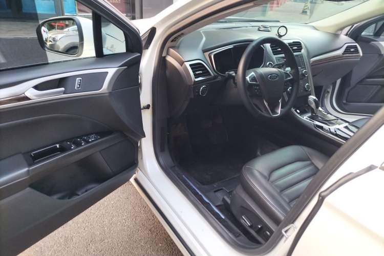 Used Ford Mondeo 2013 2.0L GTDi 200 Fashion Edition Driver Seat
