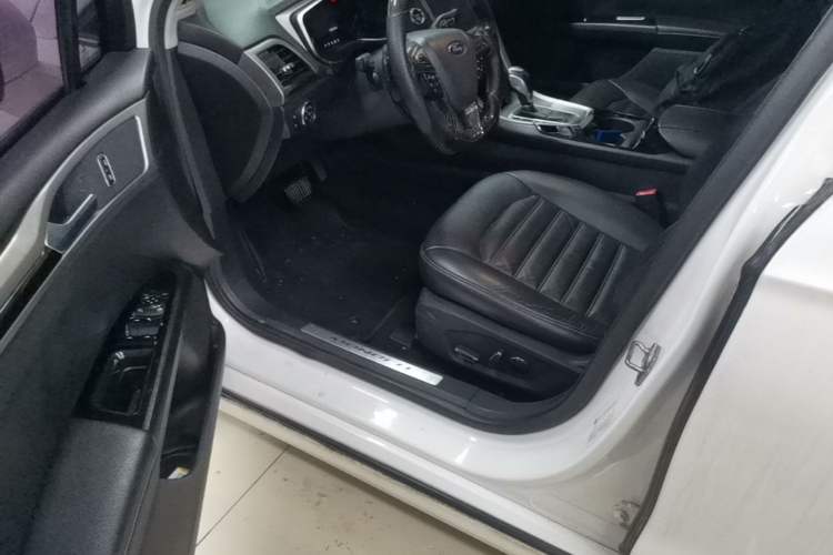 Used Ford Mondeo 2013 2.0L GTDi 200 Luxury Model Driver Seat