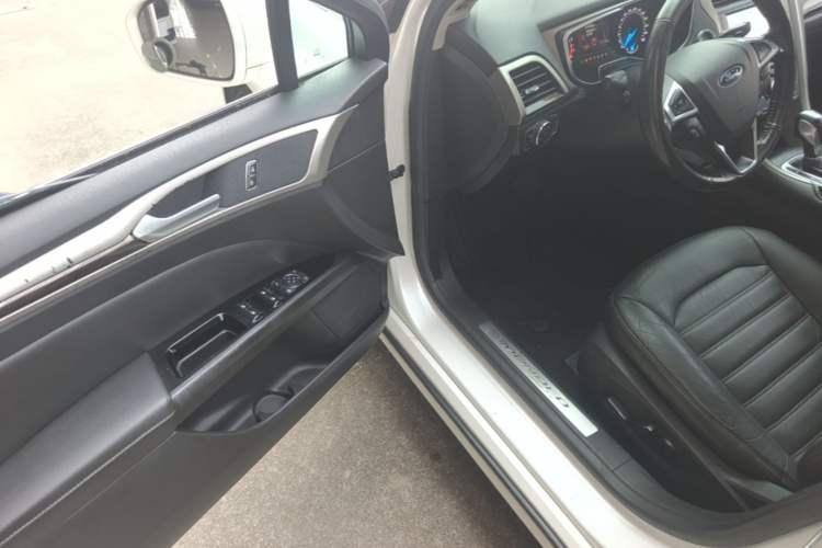 Used Ford Mondeo 2013 2.0L GTDi 200 Fashion Edition Driver Seat