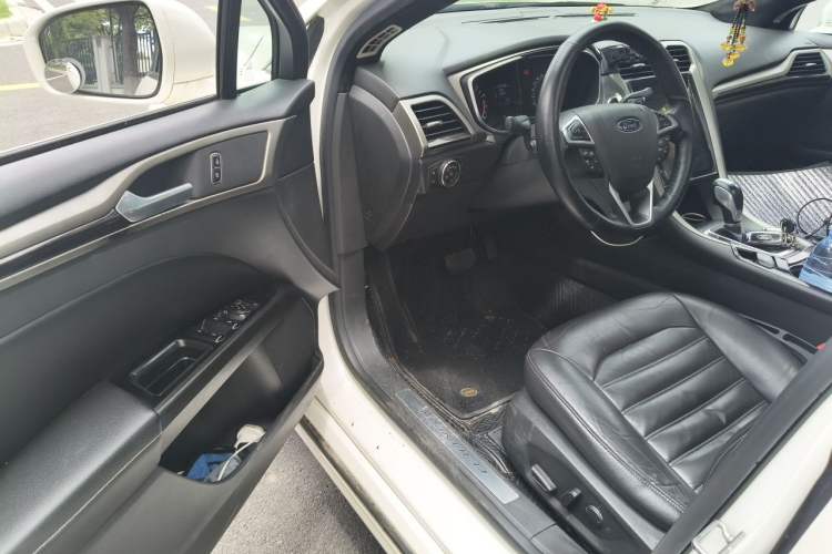 Used Ford Mondeo 2013 2.0L GTDi 200 Fashion Edition Driver Seat