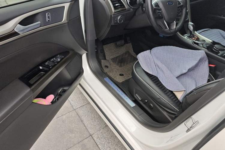 Used Ford Mondeo 2013 2.0L GTDi 200 Luxury Model Driver Seat