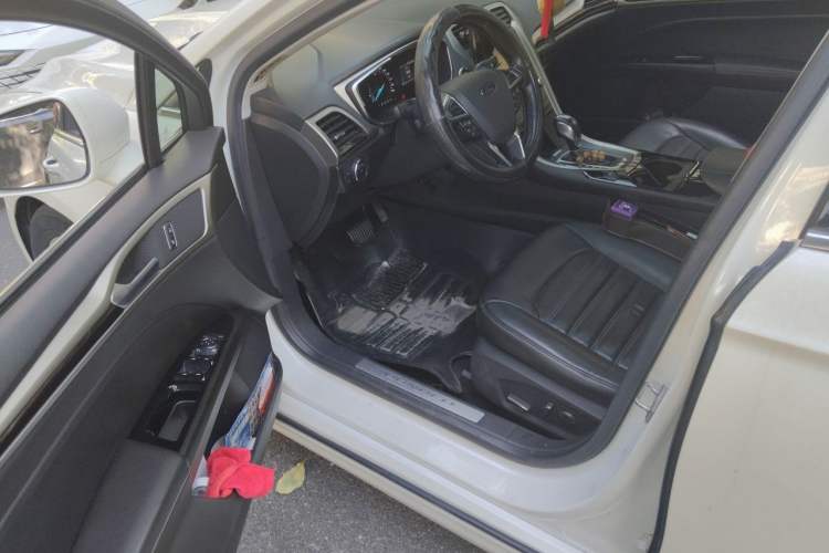Used Ford Mondeo 2013 2.0L GTDi 200 Luxury Model Driver Seat