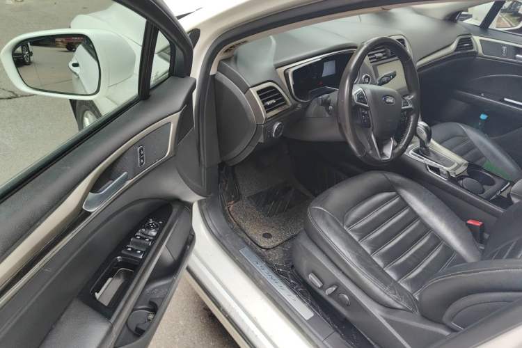 Used Ford Mondeo 2013 2.0L GTDi 200 Luxury Model Driver Seat