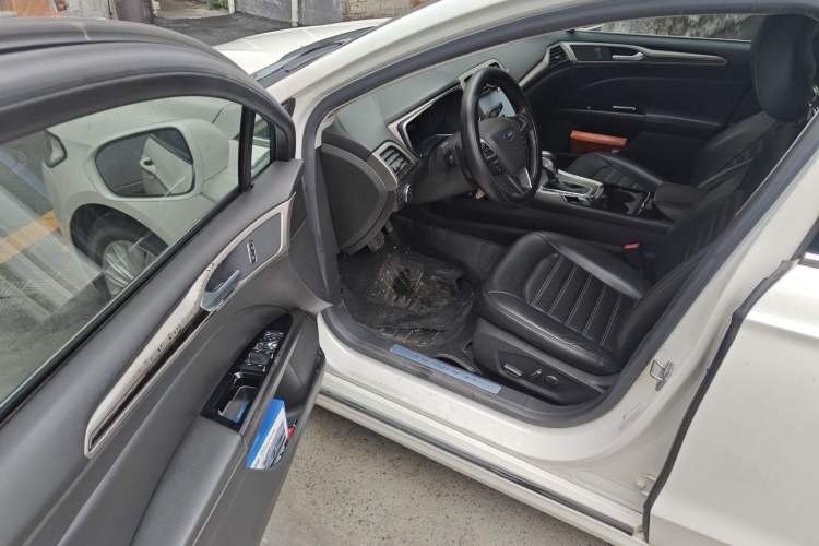 Used Ford Mondeo 2013 2.0L GTDi 200 Fashion Edition Driver Seat