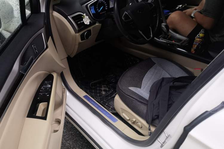 Used Ford Mondeo 2013 2.0L GTDi 200 Luxury Model Driver Seat