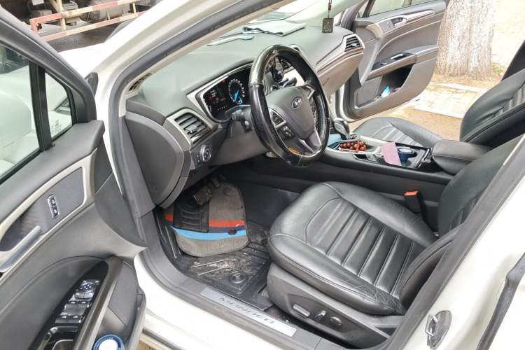 Used Ford Mondeo 2013 2.0L GTDi 200 Fashion Edition Driver Seat