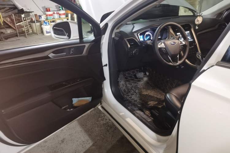 Used Ford Mondeo 2013 2.0L GTDi 200 Luxury Model Driver Seat