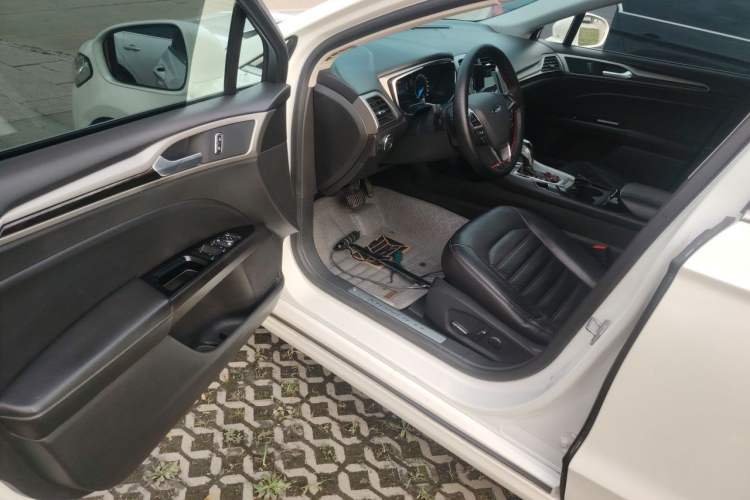 Used Ford Mondeo 2013 2.0L GTDi 200 Fashion Edition Driver Seat