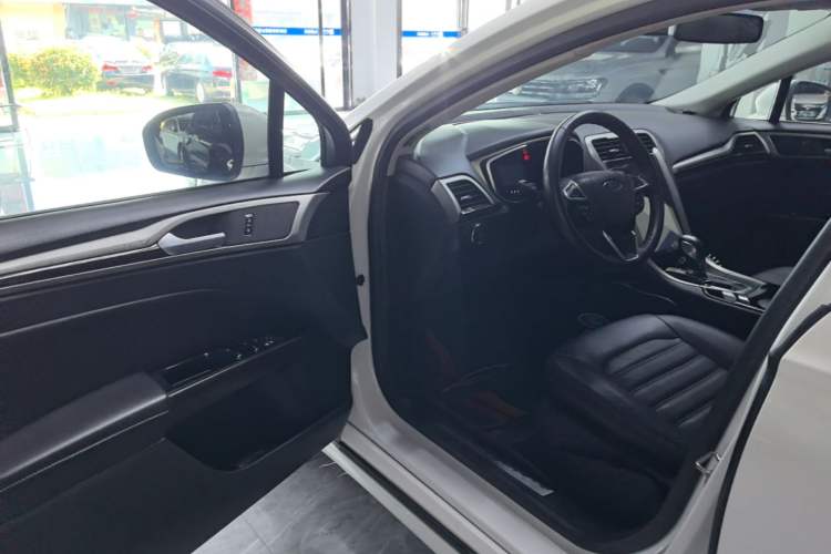 Used Ford Mondeo 2013 2.0L GTDi 200 Fashion Edition Driver Seat