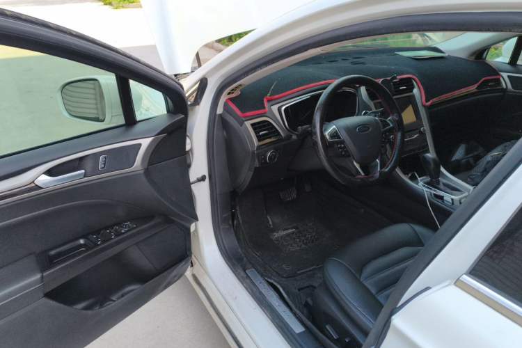 Used Ford Mondeo 2013 2.0L GTDi 200 Luxury Model Driver Seat