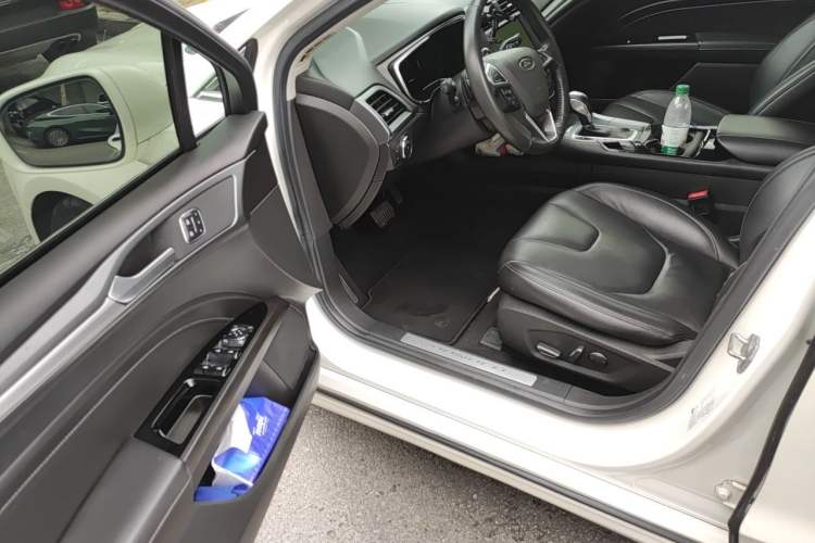 Used Ford Mondeo 2013 2.0L GTDi240 Luxury Sport Model Driver Seat