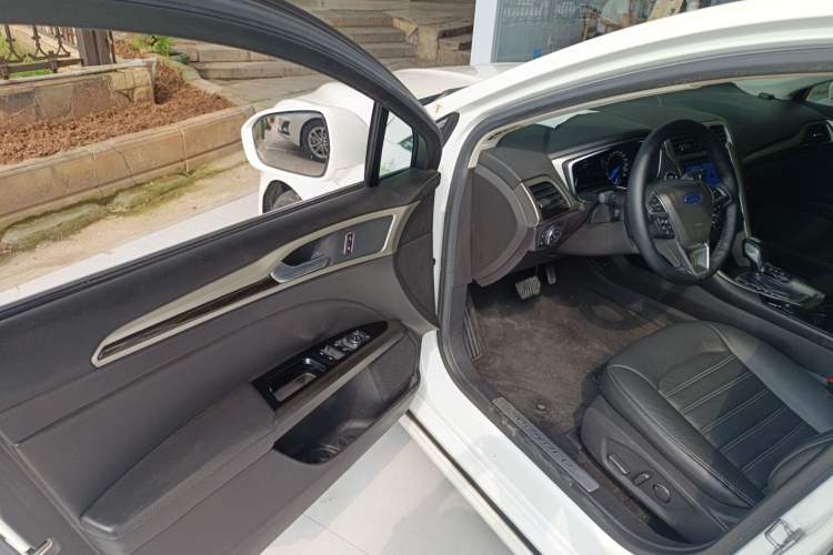 Used Ford Mondeo 2013 2.0L GTDi 200 Fashion Edition Driver Seat