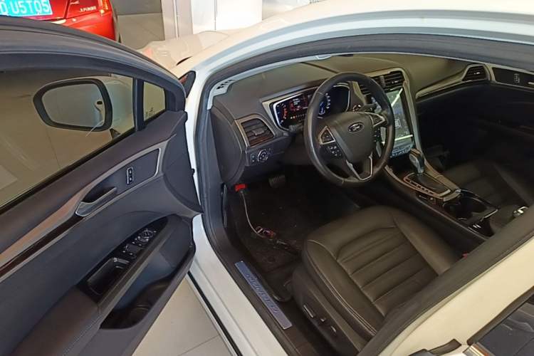 Used Ford Mondeo 2013 2.0L GTDi 200 Fashion Edition Driver Seat