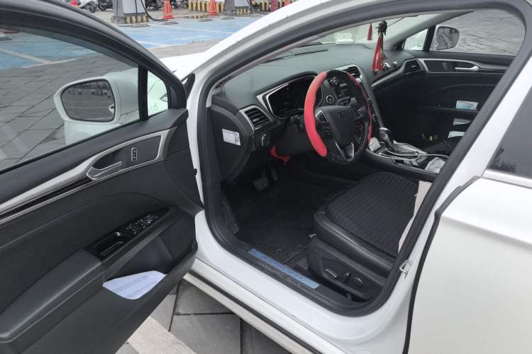 Used Ford Mondeo 2013 2.0L GTDi 200 Fashion Edition Driver Seat