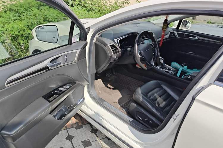 Used Ford Mondeo 2013 2.0L GTDi 200 Luxury Model Driver Seat