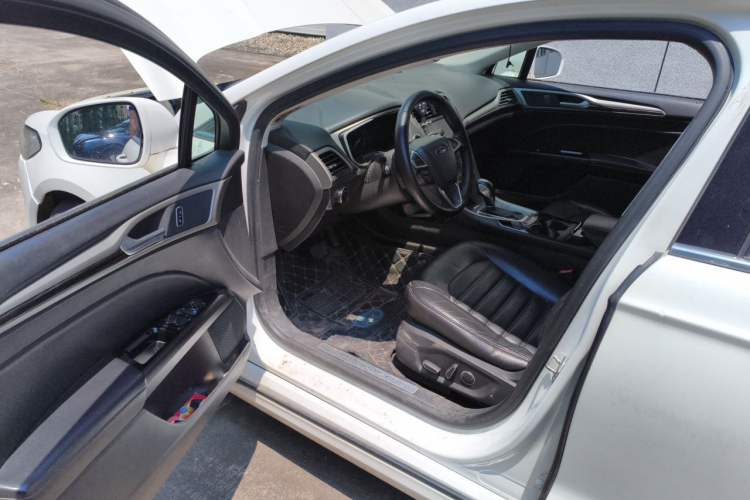Used Ford Mondeo 2013 2.0L GTDi 200 Luxury Model Driver Seat