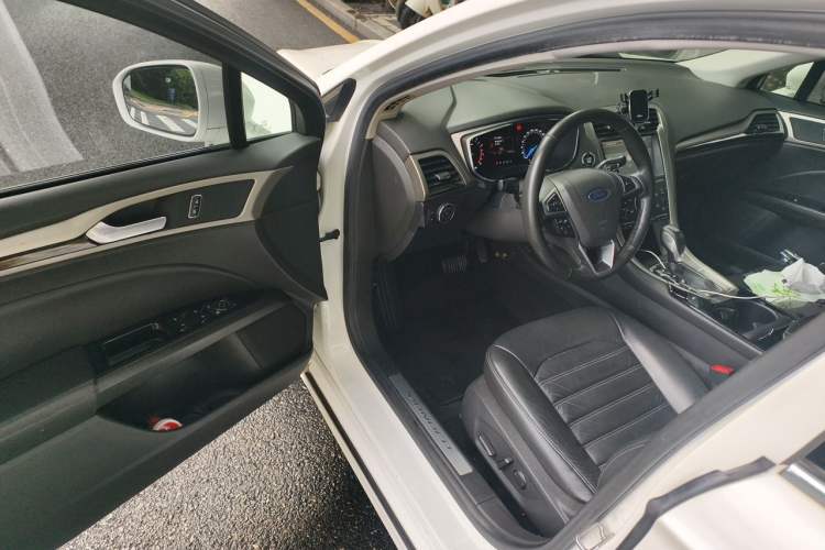 Used Ford Mondeo 2013 2.0L GTDi 200 Fashion Edition Driver Seat